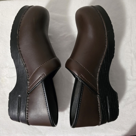 Dansko Women's Brown Mules - Picture 8 of 12